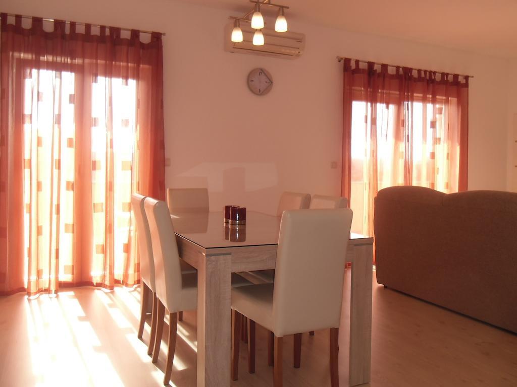 Apartments Robi Trogir Quarto foto