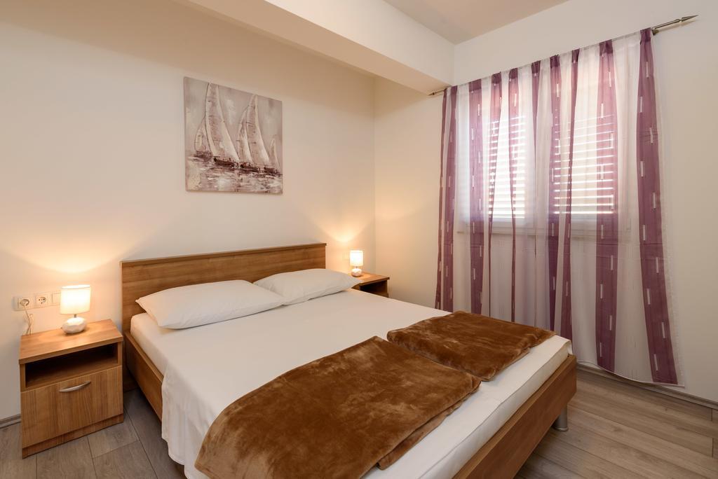 Apartments Robi Trogir Exterior foto