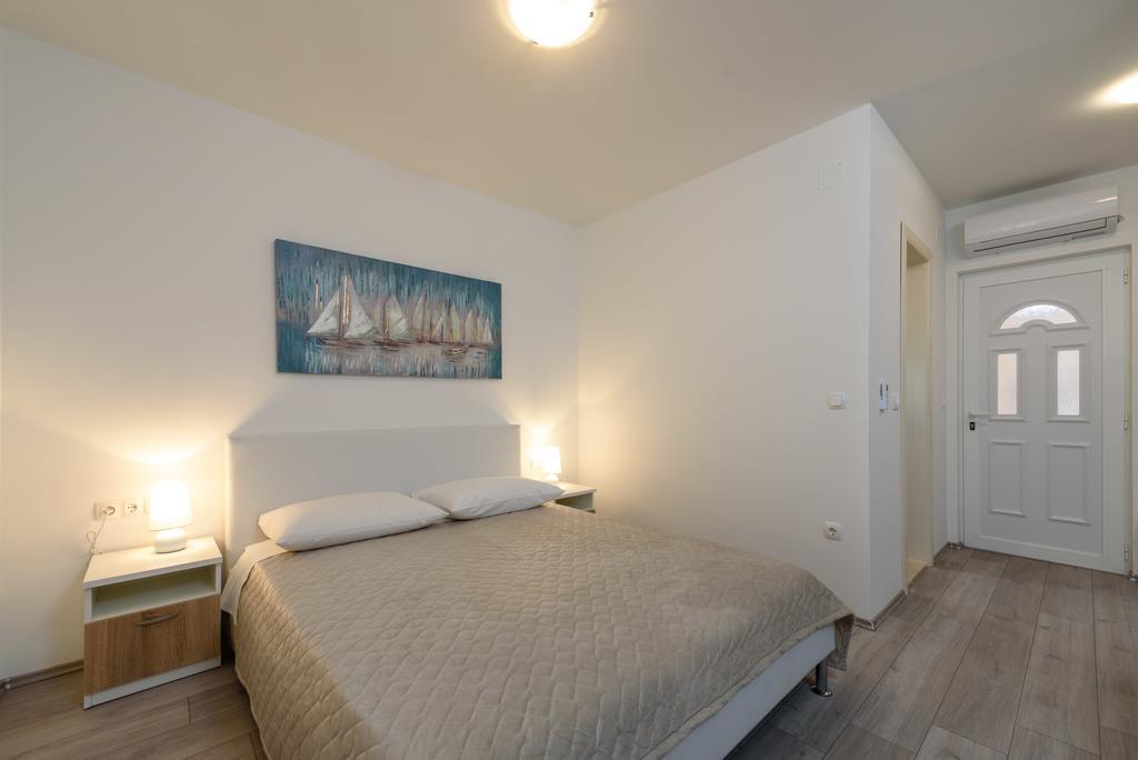 Apartments Robi Trogir Exterior foto
